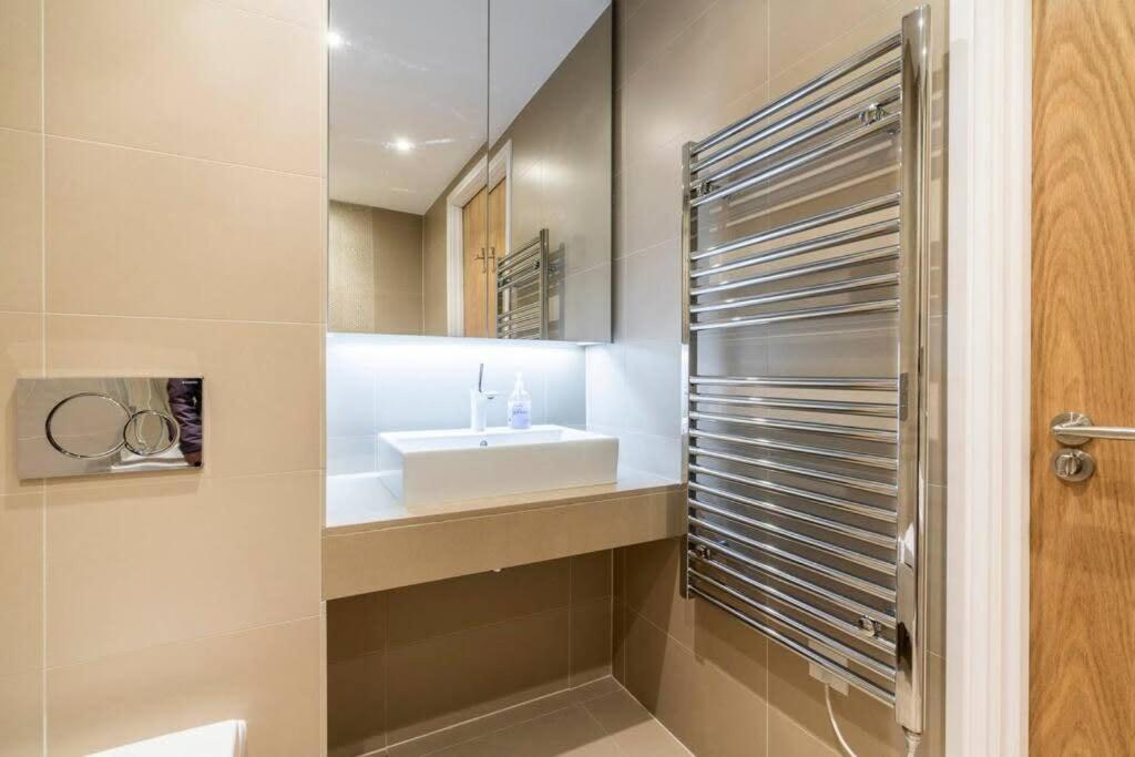 1 Bedroom Penthouse Flat In East London Kültér fotó